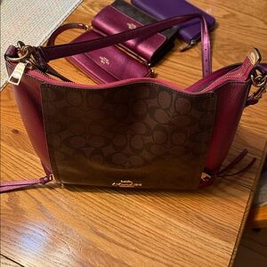 Coach purse like brand new
Metallic wine and signature coach brown